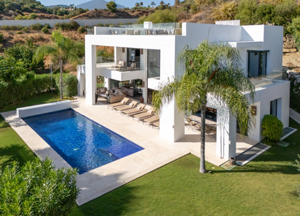 ELEGANT MEDITERRANEAN VILLA IN NUEVA ANDALUCIA