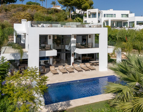 Villa for sale in Nueva Andalucia, Marbella