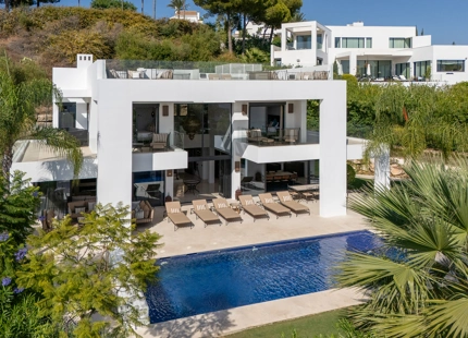 ELEGANT MEDITERRANEAN VILLA IN NUEVA ANDALUCIA
