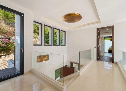 ELEGANT MEDITERRANEAN VILLA IN NUEVA ANDALUCIA