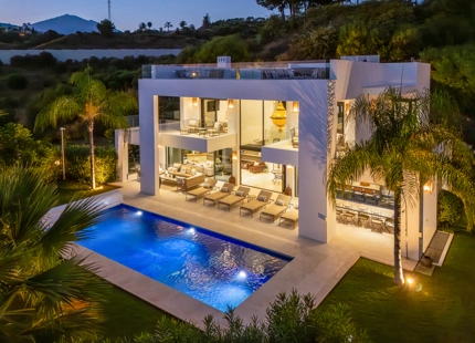 ELEGANT MEDITERRANEAN VILLA IN NUEVA ANDALUCIA
