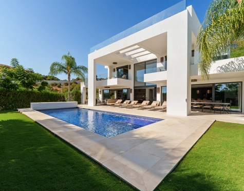Villa for sale in Nueva Andalucia, Marbella