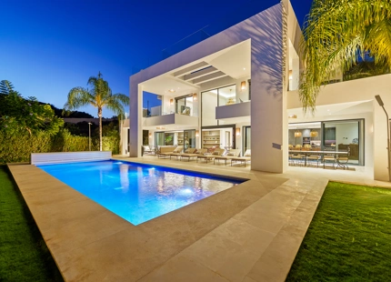 ELEGANT MEDITERRANEAN VILLA IN NUEVA ANDALUCIA