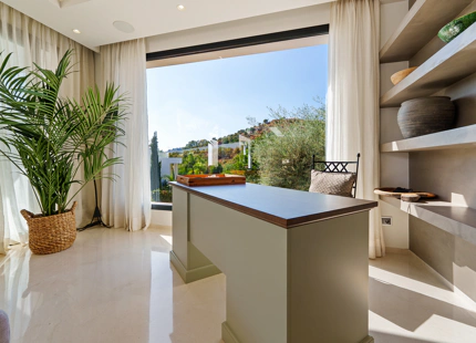 ELEGANT MEDITERRANEAN VILLA IN NUEVA ANDALUCIA