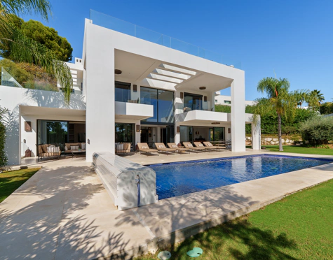 Villa for sale in Nueva Andalucia, Marbella
