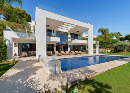 ELEGANT MEDITERRANEAN VILLA IN NUEVA ANDALUCIA