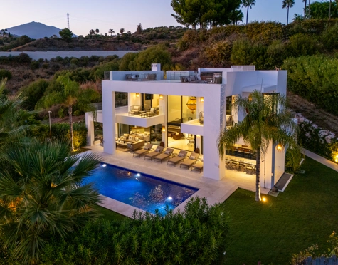 Villa for sale in Nueva Andalucia, Marbella