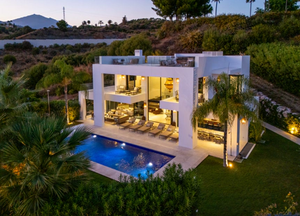 ELEGANT MEDITERRANEAN VILLA IN NUEVA ANDALUCIA