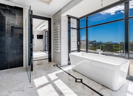 ELEGANTE VILLA CLÁSICA CON VISTAS PANORÁMICAS AL MAR Y AL GOLF EN LA ALQUERÍA