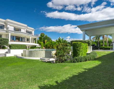 Villa en venta en La Alqueria, Benahavis