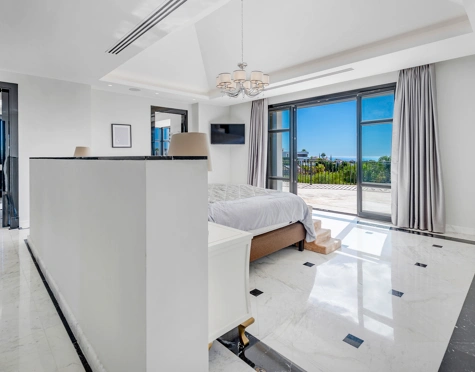 Villa en venta en La Alqueria, Benahavis