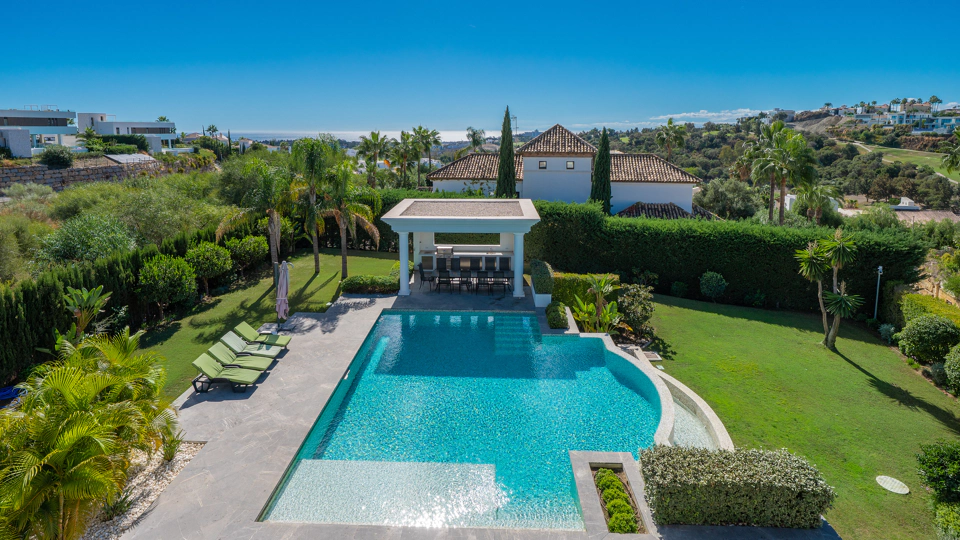 Villa en venta en La Alqueria, Benahavis