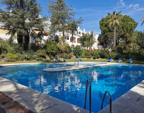 ELEGANT SOUTH FACING APARTMENT WITH GOLF VIEWS IN NUEVA ANDALUCIA