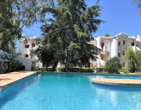 ELEGANT SOUTH FACING APARTMENT WITH GOLF VIEWS IN NUEVA ANDALUCIA