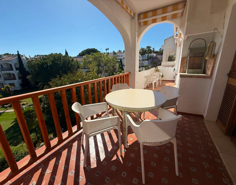 ELEGANT SOUTH FACING APARTMENT WITH GOLF VIEWS IN NUEVA ANDALUCIA