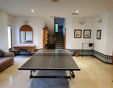 ELEGANT SOUTH FACING APARTMENT WITH GOLF VIEWS IN NUEVA ANDALUCIA