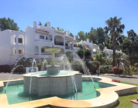 ELEGANT SOUTH FACING APARTMENT WITH GOLF VIEWS IN NUEVA ANDALUCIA