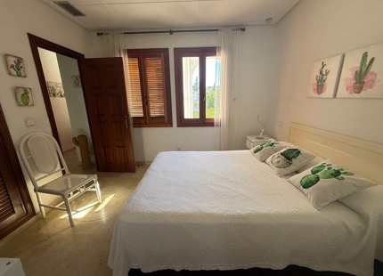 ELEGANTE APARTAMENTO ORIENTADO AL SUR CON VISTAS AL GOLF EN NUEVA ANDALUCIA