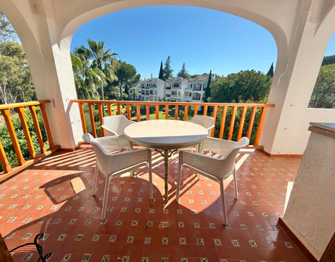ELEGANT SOUTH FACING APARTMENT WITH GOLF VIEWS IN NUEVA ANDALUCIA
