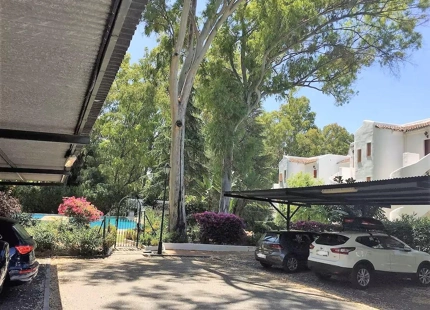 ELEGANTE APARTAMENTO ORIENTADO AL SUR CON VISTAS AL GOLF EN NUEVA ANDALUCIA