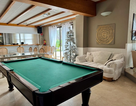 ELEGANT SOUTH FACING APARTMENT WITH GOLF VIEWS IN NUEVA ANDALUCIA