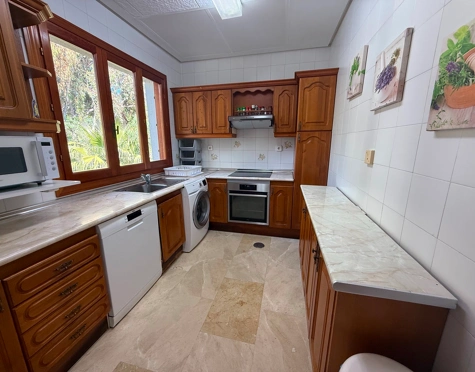 ELEGANT SOUTH FACING APARTMENT WITH GOLF VIEWS IN NUEVA ANDALUCIA