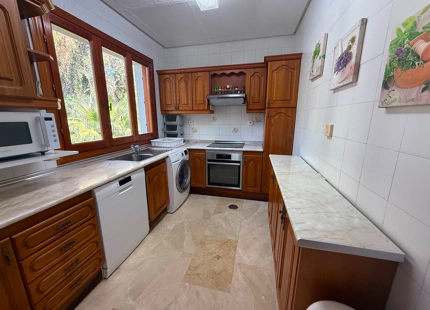 ELEGANTE APARTAMENTO ORIENTADO AL SUR CON VISTAS AL GOLF EN NUEVA ANDALUCIA