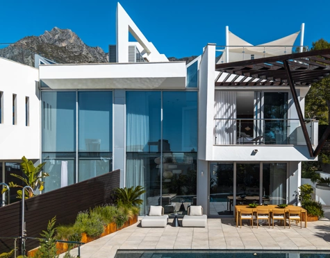 CONTEMPORARY SEMI DETACHED VILLA IN SIERRA BLANCA WITH SEA VIEWS