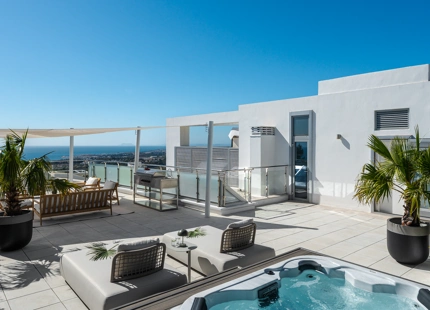 CONTEMPORARY SEMI DETACHED VILLA IN SIERRA BLANCA WITH SEA VIEWS