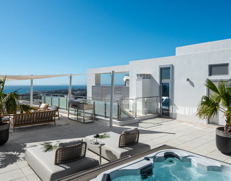 CONTEMPORARY SEMI DETACHED VILLA IN SIERRA BLANCA WITH SEA VIEWS