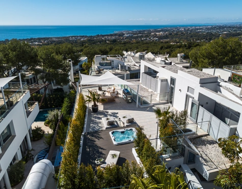 CONTEMPORARY SEMI DETACHED VILLA IN SIERRA BLANCA WITH SEA VIEWS