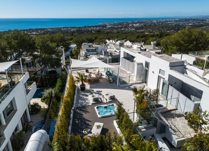 CONTEMPORARY SEMI DETACHED VILLA IN SIERRA BLANCA WITH SEA VIEWS