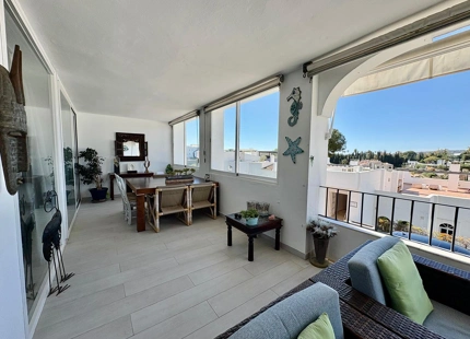 ELEGANT APARTMENT WITH COVERED TERRACE IN LA QUINTA, BENAHAVÍS