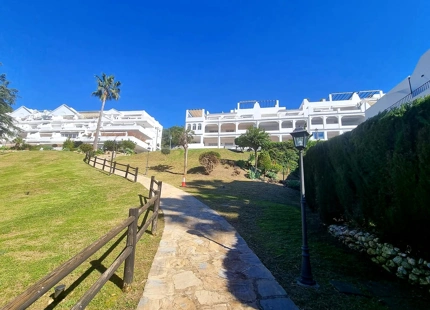 ELEGANT APARTMENT WITH COVERED TERRACE IN LA QUINTA, BENAHAVÍS