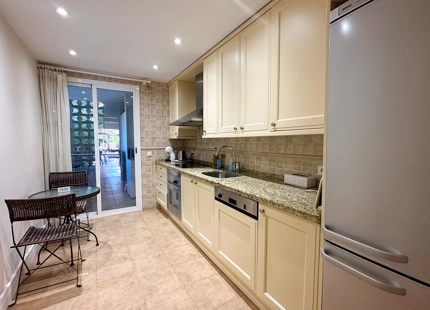 APARTAMENTO DE 2 DORMITORIOS FRENTE A LA PLAYA CON AMPLIA TERRAZA EN VENTA EN PUERTO BANÚS