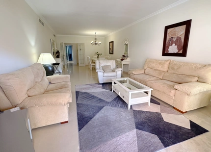 APARTAMENTO DE 2 DORMITORIOS FRENTE A LA PLAYA CON AMPLIA TERRAZA EN VENTA EN PUERTO BANÚS