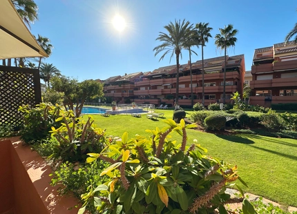 APARTAMENTO DE 2 DORMITORIOS FRENTE A LA PLAYA CON AMPLIA TERRAZA EN VENTA EN PUERTO BANÚS