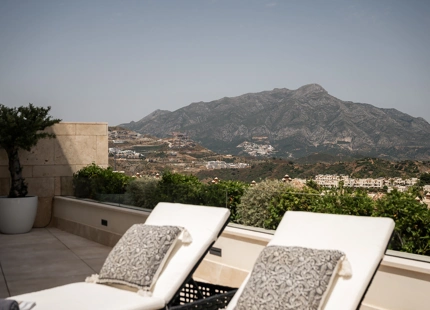 EXCEPTIONAL APARTMENT WITH SPACIOUS TERRACE AND STUNNING VIEWS IN LA QUINTA