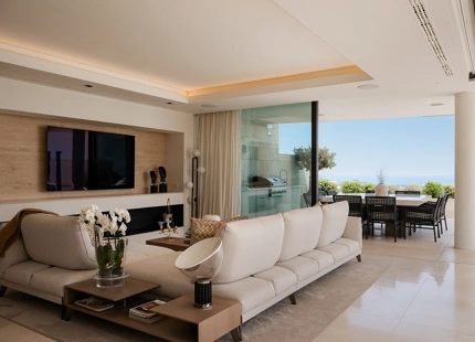 EXCEPTIONAL APARTMENT WITH SPACIOUS TERRACE AND STUNNING VIEWS IN LA QUINTA