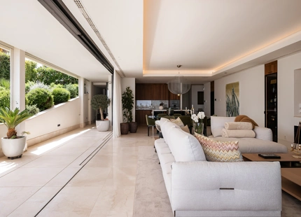 EXCEPTIONAL APARTMENT WITH SPACIOUS TERRACE AND STUNNING VIEWS IN LA QUINTA