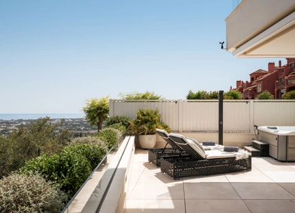 EXCEPTIONAL APARTMENT WITH SPACIOUS TERRACE AND STUNNING VIEWS IN LA QUINTA