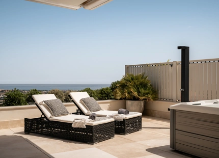 EXCEPTIONAL APARTMENT WITH SPACIOUS TERRACE AND STUNNING VIEWS IN LA QUINTA