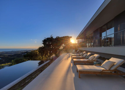 EXCEPTIONAL VILLA FOR SALE IN BENAHAVÍS WITH BREATHTAKING VIEWS