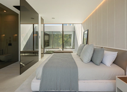 VILLA ADOSADA EXCEPCIONAL CON PISCINA PRIVADA EN LA AZOTEA EN LA MILLA DE ORO DE MARBELLA