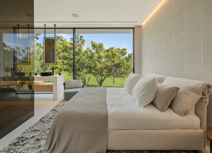 VILLA ADOSADA EXCEPCIONAL CON PISCINA PRIVADA EN LA AZOTEA EN LA MILLA DE ORO DE MARBELLA