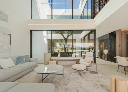 VILLA ADOSADA EXCEPCIONAL CON PISCINA PRIVADA EN LA AZOTEA EN LA MILLA DE ORO DE MARBELLA