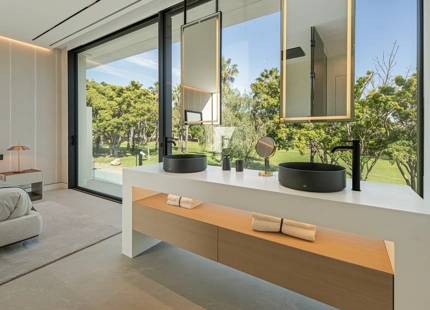 VILLA ADOSADA EXCEPCIONAL CON PISCINA PRIVADA EN LA AZOTEA EN LA MILLA DE ORO DE MARBELLA