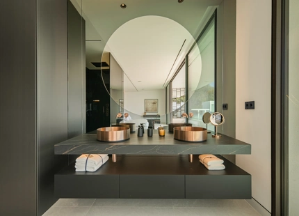 VILLA ADOSADA EXCEPCIONAL CON PISCINA PRIVADA EN LA AZOTEA EN LA MILLA DE ORO DE MARBELLA