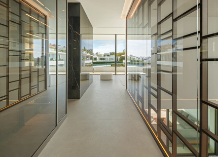 VILLA ADOSADA EXCEPCIONAL CON PISCINA PRIVADA EN LA AZOTEA EN LA MILLA DE ORO DE MARBELLA