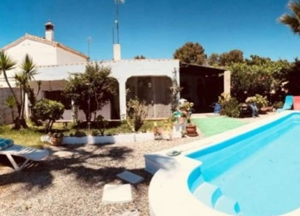ENCANTADORA FINCA ANDALUZA CON HUERTO PRIVADO Y CASA DE INVITADOS